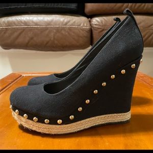 5 inch black canvass wedges barely worn